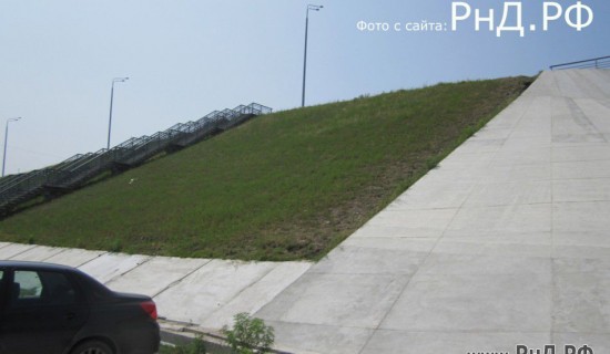 Лестница с Ворошиловского моста поближе